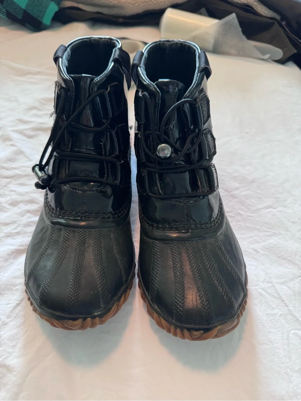 Sorel waterproof boots in patent black size 8 women’s